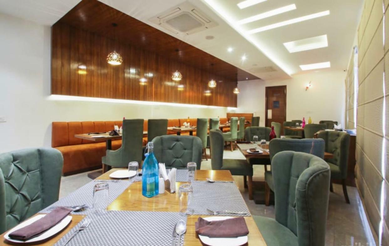 Al-Qasa Hotel Zirakpur Eksteriør bilde